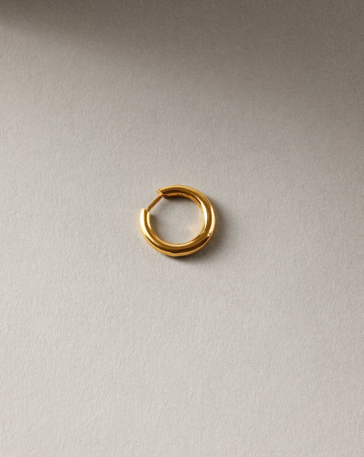 Nootka polished hoop gold