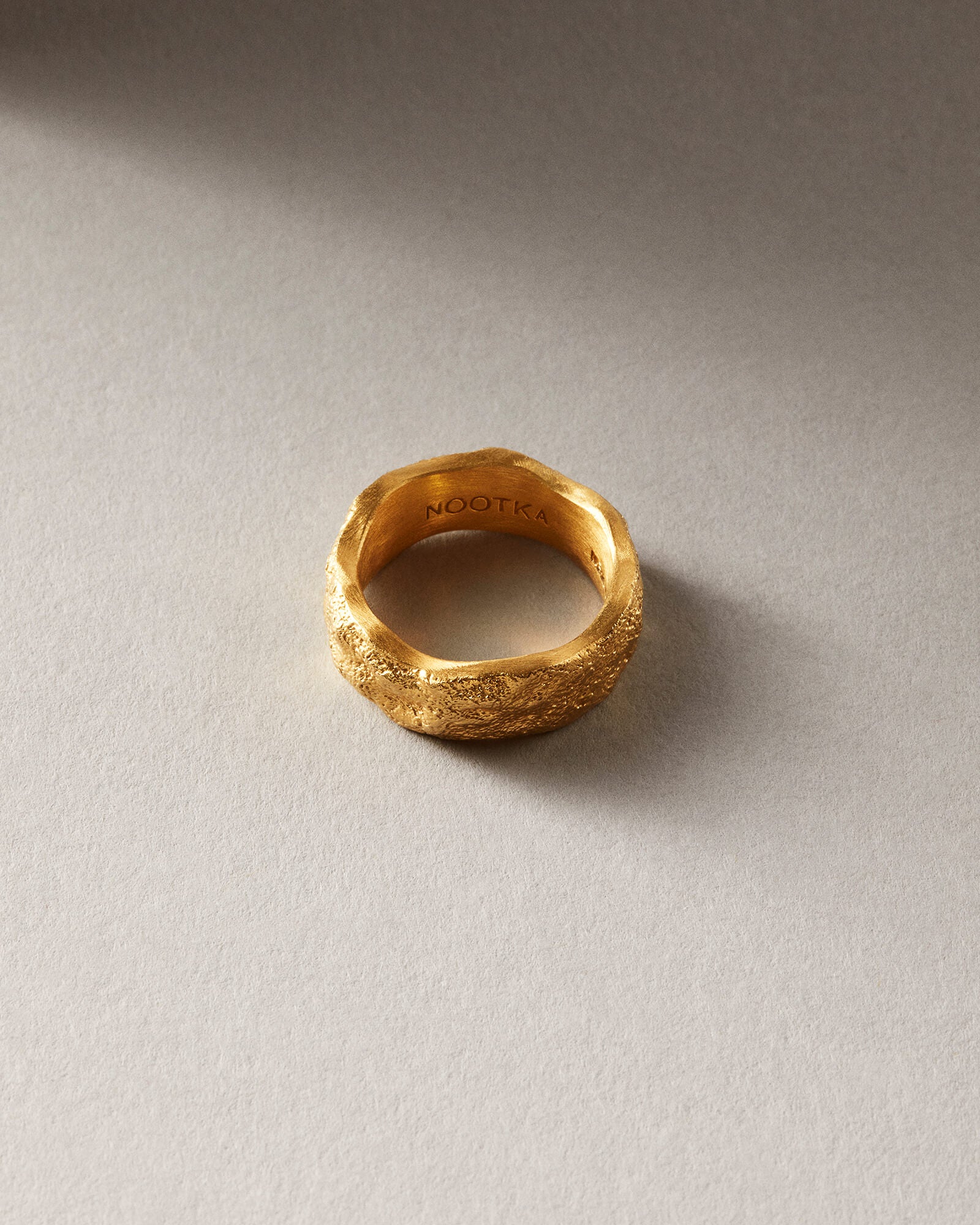 Nootka chunky ring gold