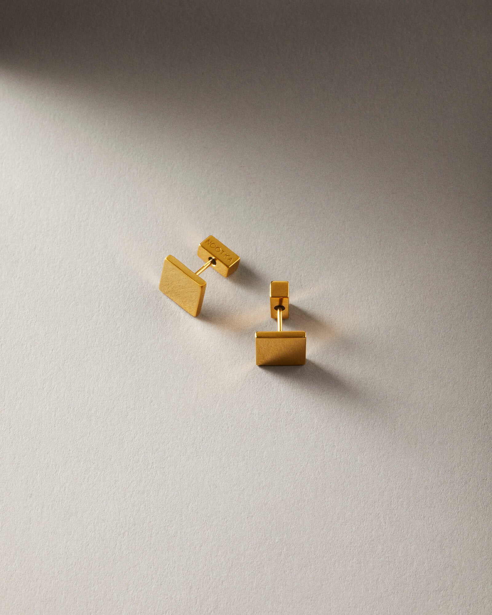 Twin earrings gold