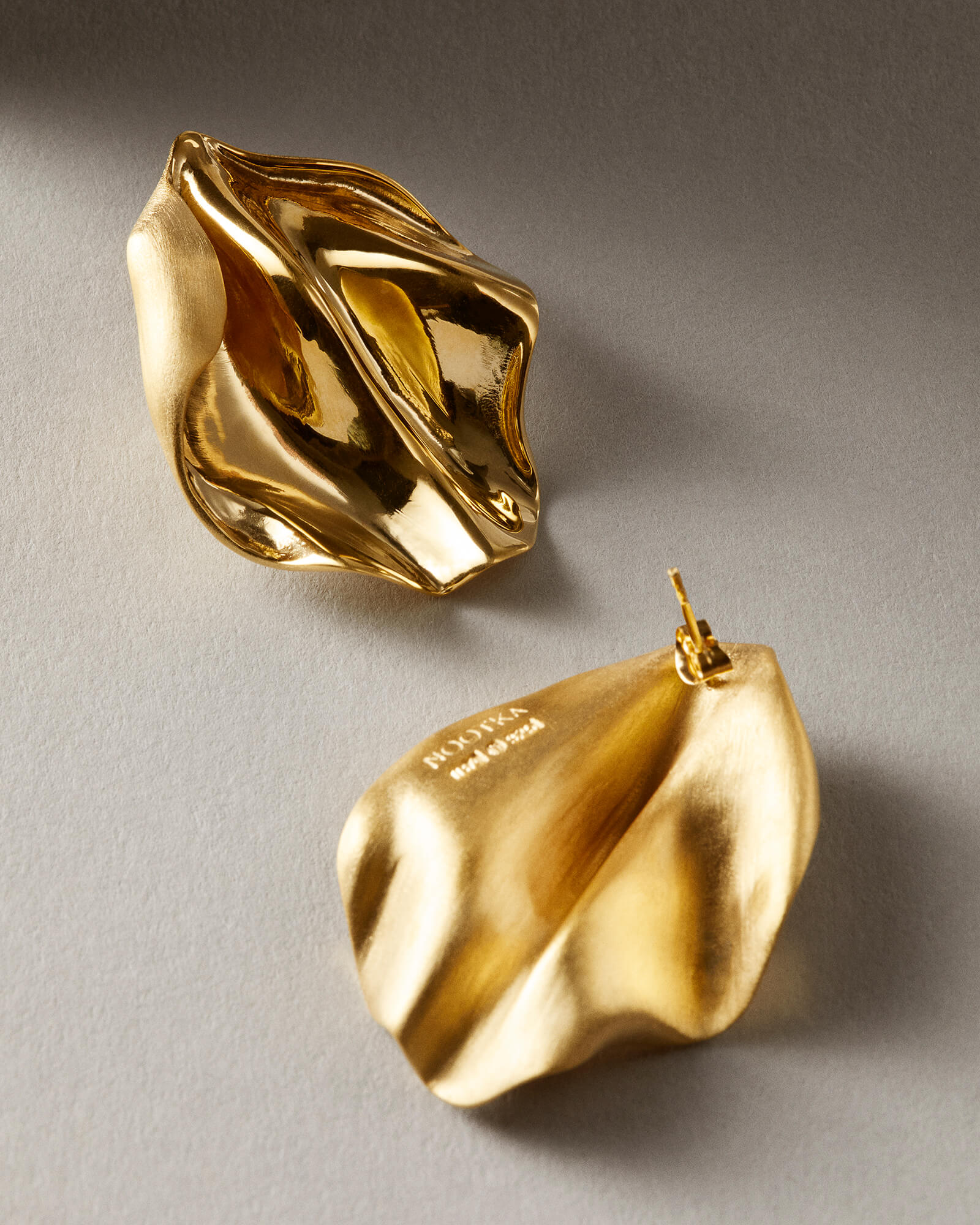 Coral earrings gold Nootka