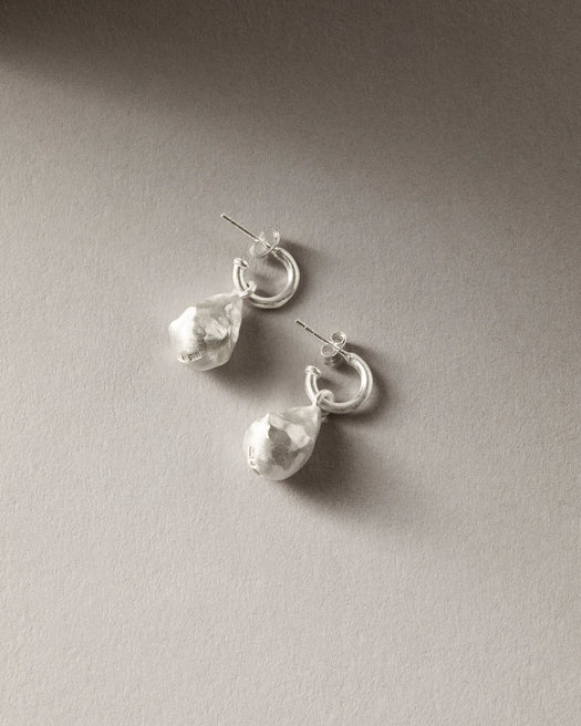Nootka Mini pearl earrings