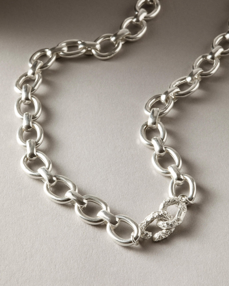 Loop necklace silver