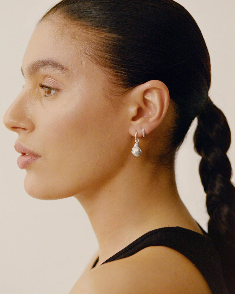 Nootka pearl earrings model